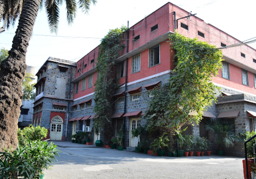 Queen Mary School