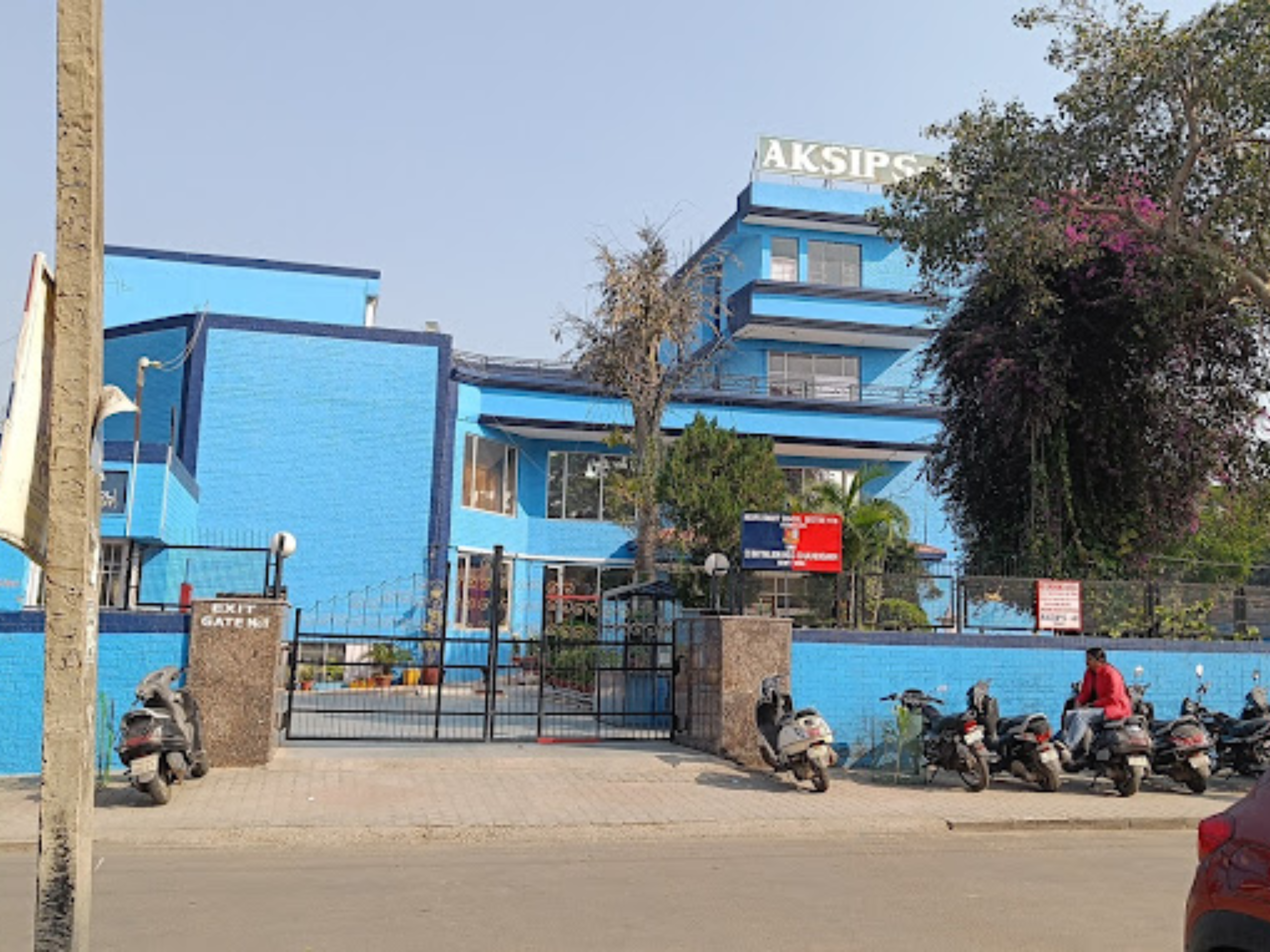 AKSIPS-41 SMART SCHOOL 